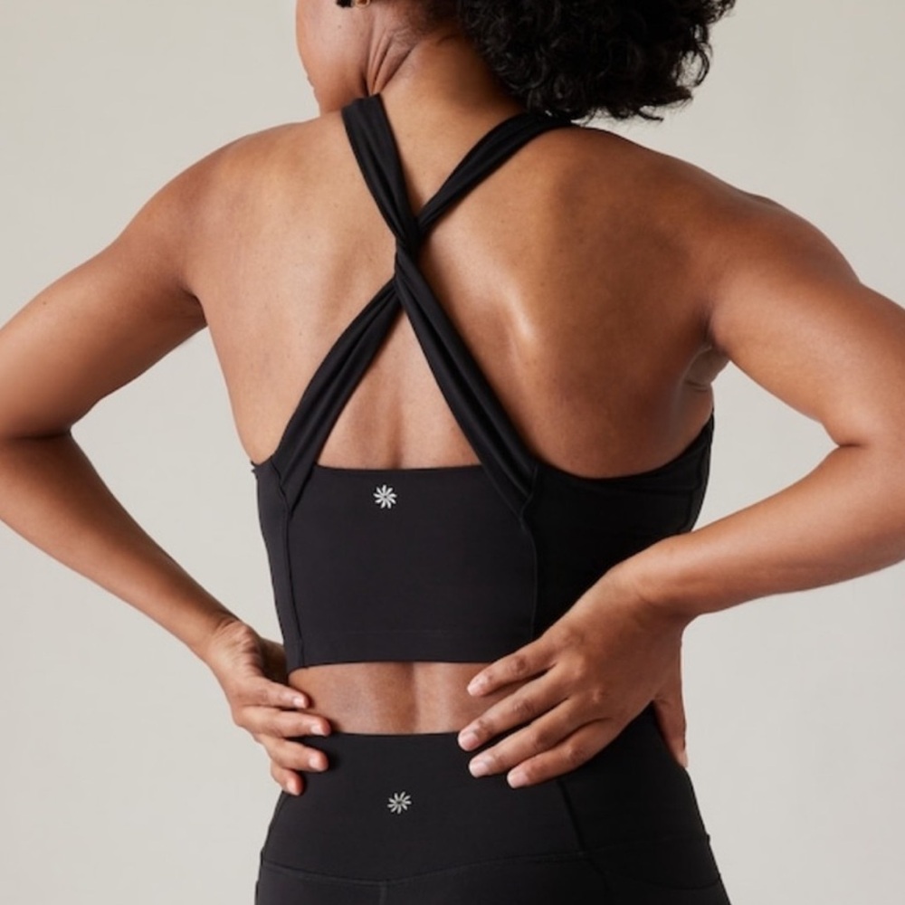 Athleta twist back crop. Black. Large